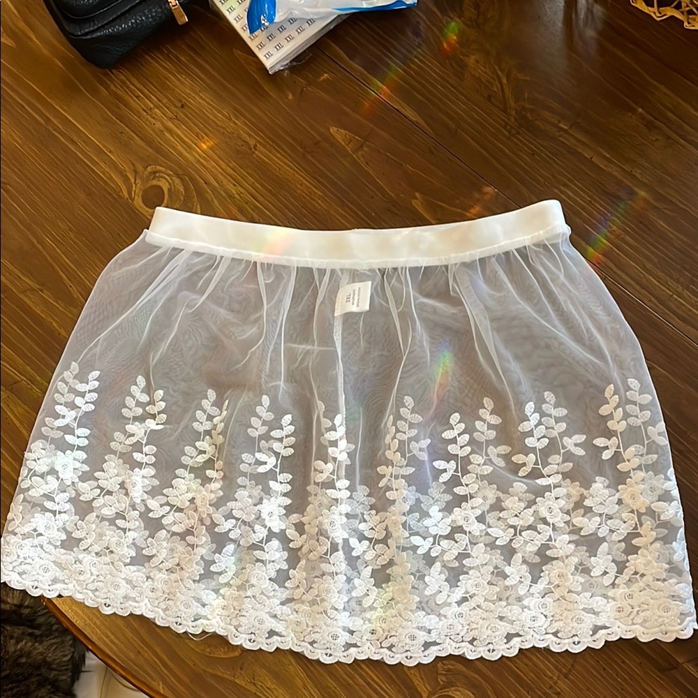 Bathing Cover-up / Resort White Floral Embroidered Mini Skirt